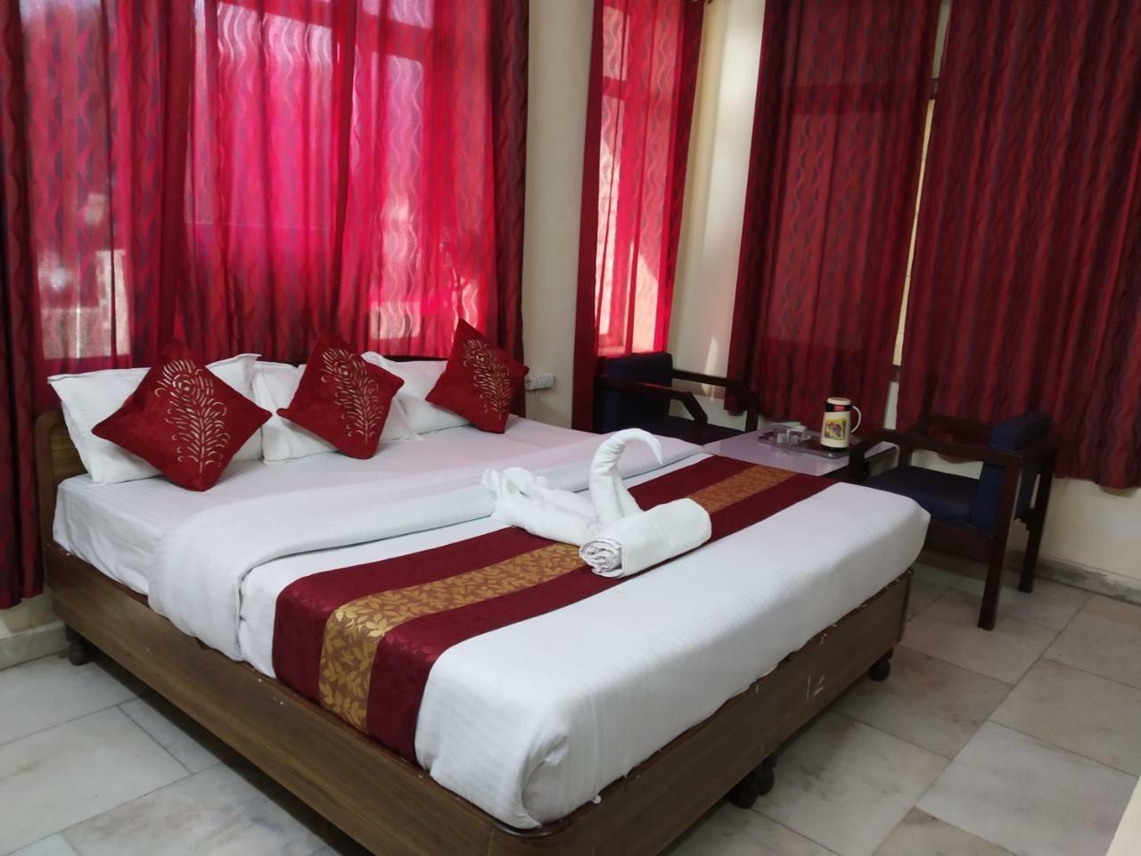 Raj Laxmi Bhawan Hotel ริชิเคช ภายนอก รูปภาพ